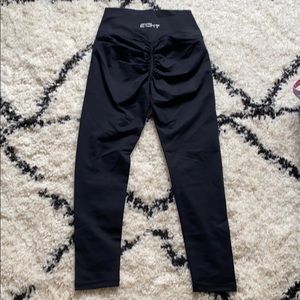 ECHT scrunch butt workout leggings